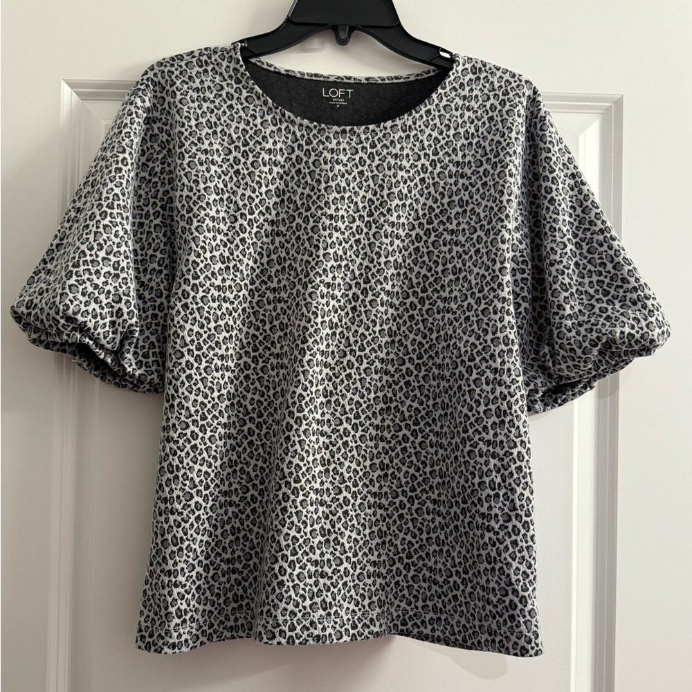 LOFT Outlet Short Sleeve Leopard Print Puff Sleeve Top Size M